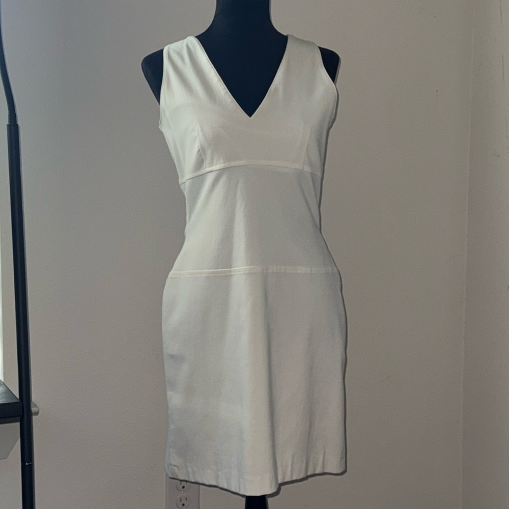 “C” Clothes Sz 40 - US‎ 8 ivory sleeveless V cleavage fitted dress